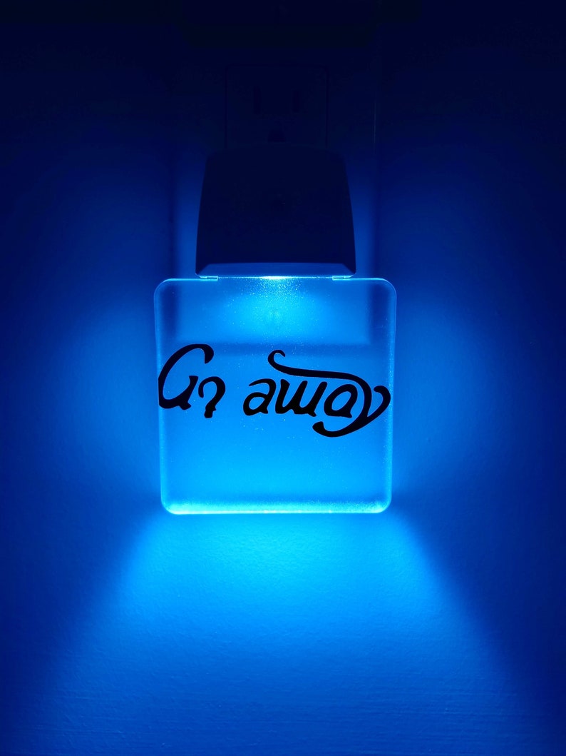 Come In Go Away Ambigram Plug In Night Light Lumières LED abordables réversibles Lampe de nuit plug-in Monogram pas cher Idée cadeau moins de 20 ans image 3
