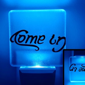 Come In Go Away Ambigram Plug In Night Light Lumières LED abordables réversibles Lampe de nuit plug-in Monogram pas cher Idée cadeau moins de 20 ans image 1