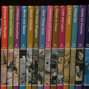 アンティーク！　全巻揃いの1970年代Childcraftです Childcraft Encyclopedia set, did every 70s kid have these? : r
