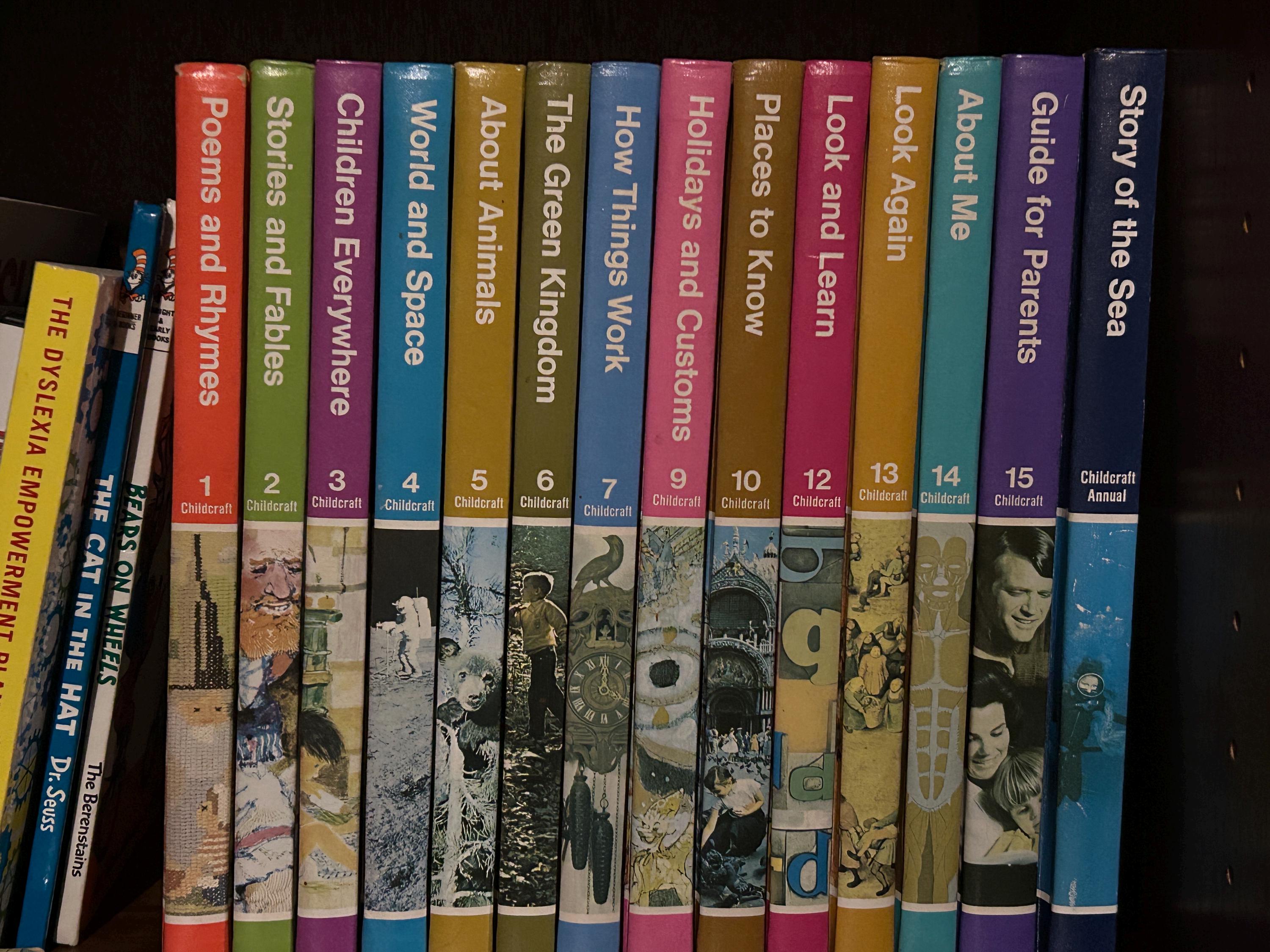 アンティーク！　全巻揃いの1970年代Childcraftです Childcraft Encyclopedia set, did every 70s kid have these? : r