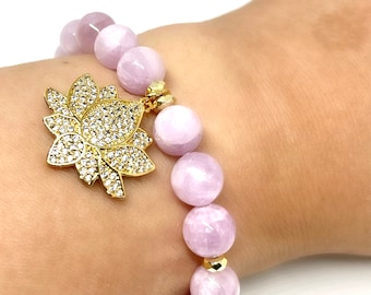 Bracelet kunzite | Breloque fleur de lotus remplie d'or, bijoux en pierres précieuses