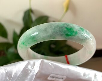 ミャンマー産翡翠認定バングル：天然グリーンラベンダー翡翠
