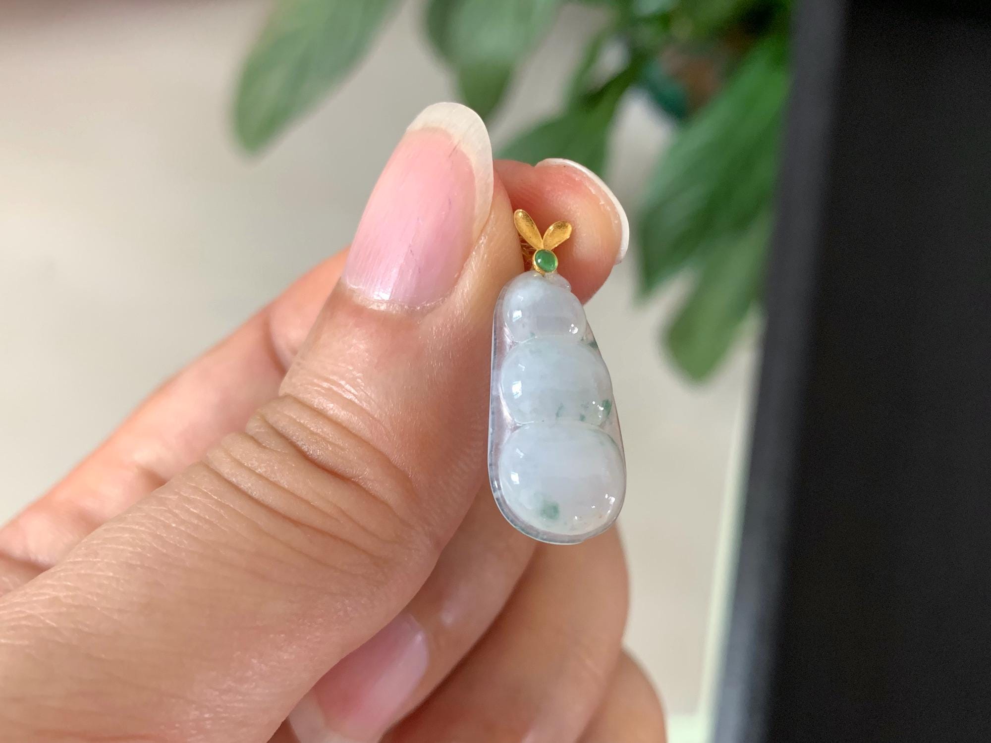 Au750 18k Yellow Solid Gold Ice Jadeite Jade Bean Pea Au750 18k Yellow Solid Gold Ice Jadeite Jade Bean Pea