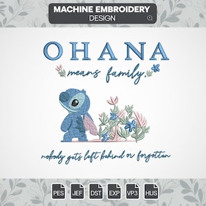 Könnte beinhalten: Maschinenstickdesign mit dem Wort "OHANA" in Blau und dem Satz "means family." Eine blaue Cartoonfigur ist in der Nähe von Blumen dargestellt. Der Text "nobody gets left behind or forgotten" ist ebenfalls enthalten.