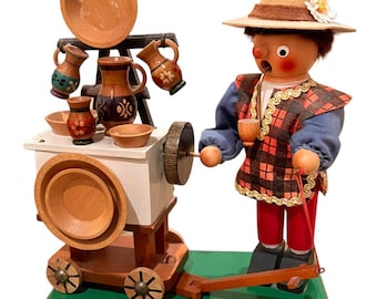 Steinbach Volkskunst Nutcracker SMOKER German Reuge Musical Food Pottery Peddler