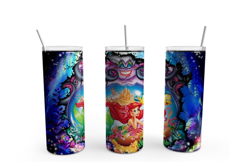 Puede incluir: Tres vasos de acero inoxidable con un dise&ntilde;o colorido que presenta personajes de la pel&iacute;cula de Disney La Sirenita. Los vasos presentan a &Uacute;rsula, Ariel y Flounder. El dise&ntilde;o es una mezcla de azul, morado, verde y rosa.