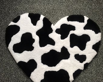 Alfombra de corazón con estampado de vaca hecha a mano