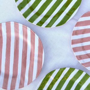 Melamine Vintage Style Striped Dinner Plates Set of 4pcs High Quality heavy plastic Mix of Green & Pink