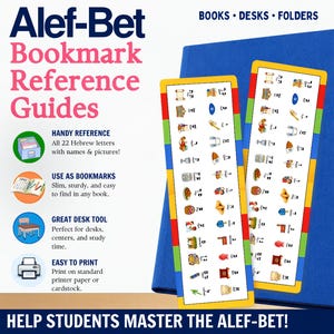 Puede incluir: Dos marcapáginas de referencia Alef-Bet rectangulares que muestran 22 letras hebreas con ilustraciones, nombres y pestañas laterales coloridas. Las guías se muestran sobre una carpeta azul con texto que incluye Alef-Bet Bookmark Reference Guides.