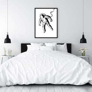 Arte de pared imprimible de astronauta, decoración de pared espacial, arte de pared monocromo, descarga digital, impresión espacial en blanco y negro, impresión espacial, decoración de pared