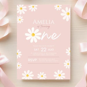 Invito di compleanno a forma di margherita, invito per il primo compleanno, invito a forma di margherita, invito per il primo compleanno di una bambina, invito a forma di margherita con fiori selvatici, invito a forma di margherita boho, invito a forma di margherite rosa modificabile.