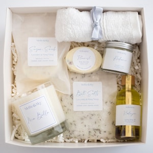 Luxury Gift Box Candle Soy Gift Set Spa Box Gift For Friend Thank You Pamper Hamper Bath Gift Box For Mum Vegan Skincare Gift Set Relaxation