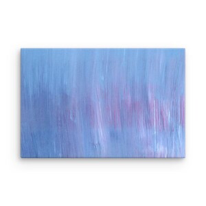 Peut inclure: Peinture abstraite avec un schéma de couleurs bleu et violet. La peinture a un aspect texturé avec des coups de pinceau verticaux.