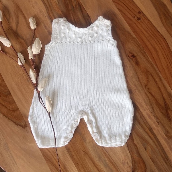 Barboteuse combinaison pour bébé layette tricotée main en laine mérinos blanche