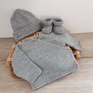 Knitted bralette set with matching bonnet and slippers in light gray merino wool and wooden buttons image 1