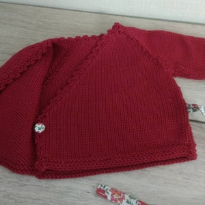 Ensemble brassière cache coeur bonnet et chaussons assortis en laine mérinos rouge et tissu liberty image 6