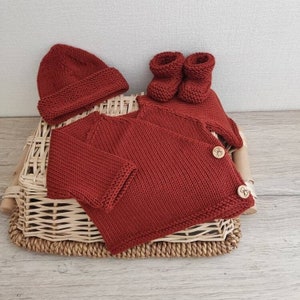 Wrap bra set with matching hat and slippers in brick merino wool and wooden buttons