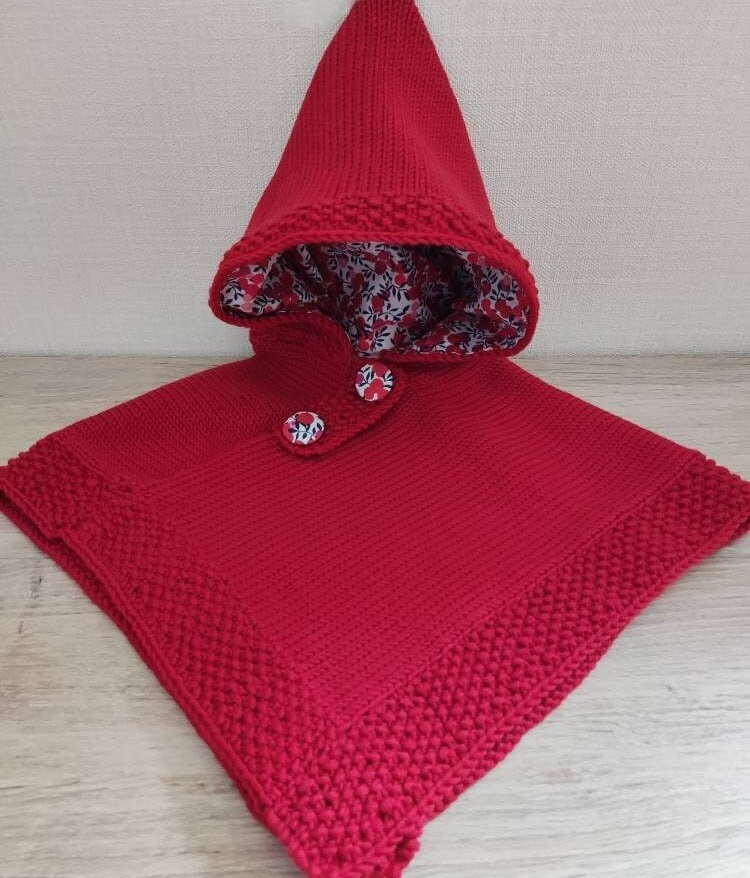 Poncho Cape à Capuche Femme – Tricot Acrylique, Ourlet Frangé, 70x70 Cm, Pompons, Style Bohème Chaleureux
