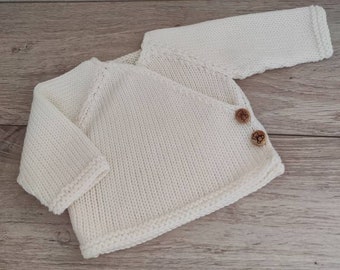 Baby heart-covering bra for birth, hand-knitted layette in off-white merino wool and wooden buttons