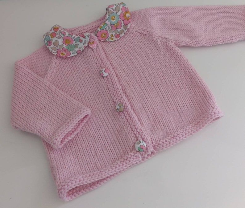 Knitted baby layette cardigan in pink merino wool with peter pan collar in liberty for baby image 2