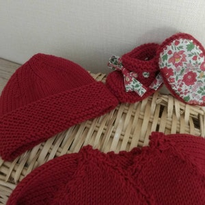 Ensemble brassière cache coeur bonnet et chaussons assortis en laine mérinos rouge et tissu liberty image 8