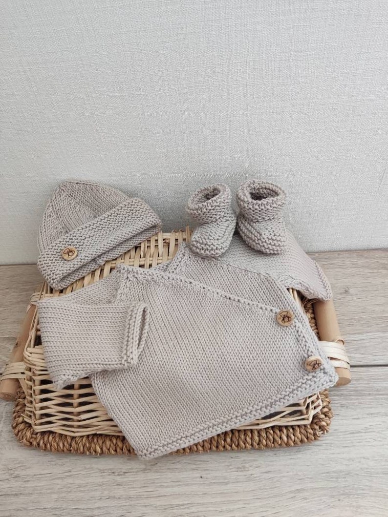 Wrap bra set with matching hat and slippers in light beige merino wool and wooden buttons image 1