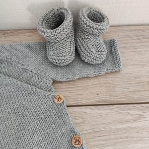 Knitted bralette set with matching bonnet and slippers in light gray merino wool and wooden buttons image 4