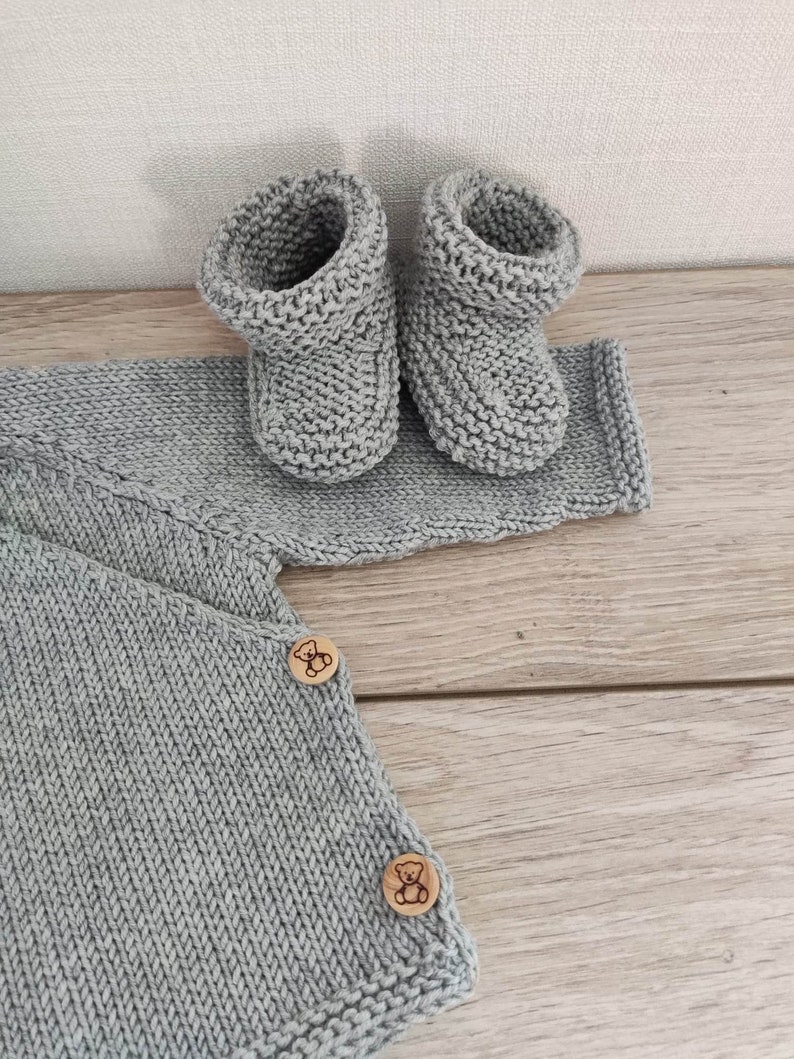 Knitted bralette set with matching bonnet and slippers in light gray merino wool and wooden buttons image 4