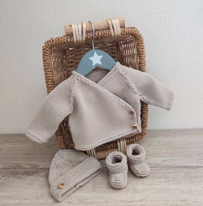 Wrap bra set with matching hat and slippers in light beige merino wool and wooden buttons image 2