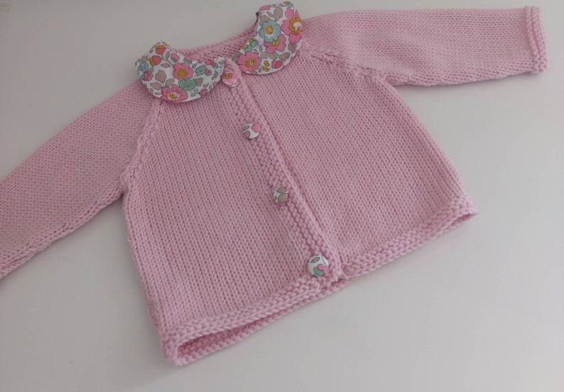 Knitted baby layette cardigan in pink merino wool with peter pan collar in liberty for baby image 3