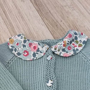 Hand-knitted baby vest in celadon merino wool, peter pan collar and buttons in liberty betsy fabric image 2