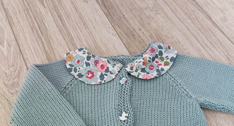 Hand-knitted baby vest in celadon merino wool, peter pan collar and buttons in liberty betsy fabric image 2
