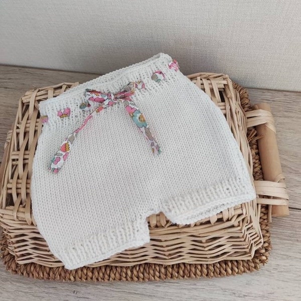 Hand-knitted baby bloomer in white merino wool, liberty betsy fabric