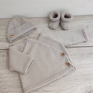 Wrap bra set with matching hat and slippers in light beige merino wool and wooden buttons image 6
