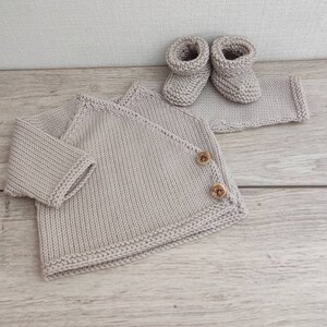 Wrap bra set with matching hat and slippers in light beige merino wool and wooden buttons image 4