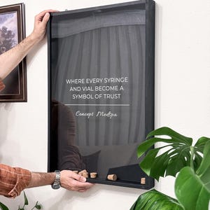 Handgjord presentidé för vinälskare, anpassad vinkorkram, korkdisplaylåda, vinskylt i trä, roligt bröllop, jul, förlovning, inflyttningspresent