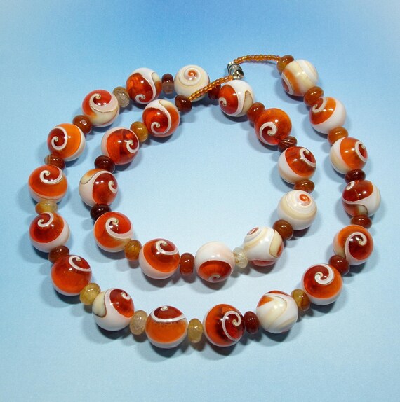 Orange Resin-filled Shell Bead Necklace 1990s - Etsy display picture 3