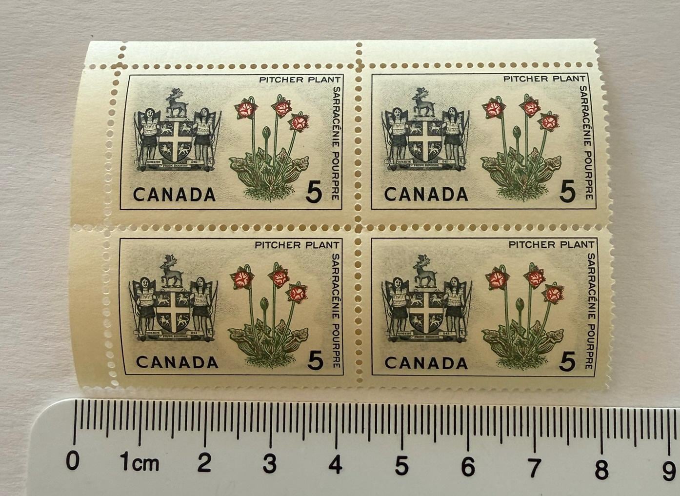 Monde - Recherche Dans Un Ancien Album Timbres De Poste, Divers Albums De Stock Et Encore Un Album