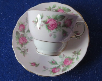 Taza y platillo de porcelana fina Colclough vintage con rosas de musgo rosa, Inglaterra