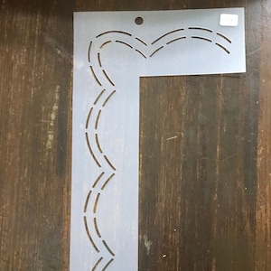 Double scallops corner border stencil 1-1/4&quot; width