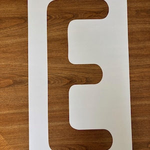 Pochoir à monogramme Voster, majuscule, 61 cm de haut