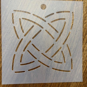 Celtic intertwining points stencil 4-1/4&quot;