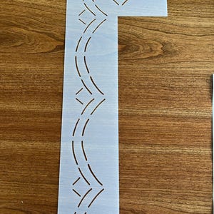 Scallops & diamonds corner border stencil 2&quot;w