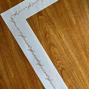Barbed wire corner border stencil 1-1/4&quot;w