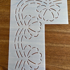 Hearts & scallops corner border stencil 4&quot;w