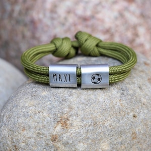 Kinderarmband Fußball aus Segeltau, handgestempelte Gravur , personalisierbar, Geschenk für Jungs,  Kommunion, Geburtstag, Einschulung