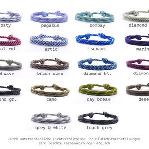 Puede incluir: Una colecci&oacute;n de 14 pulseras de paracord de diferentes colores y patrones. Las pulseras est&aacute;n dispuestas en cuatro filas de tres, con una pulsera en la fila inferior. Las pulseras est&aacute;n todas hechas del mismo tipo de paracord, pero tienen diferentes colores y patrones. Las pulseras est&aacute;n todas atadas con un nudo al final.