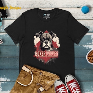 ¡Se acerca el rebote del bóxer! Camiseta unisex de perro bóxer de dibujos animados / Arte salpicado en rojo y blanco llamativo / Regalo divertido para amantes de los perros