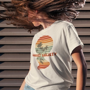 Unisex T-Shirt 100% Organic Cotton - Sunset Retro Motif Graphic Shirt - Relaxed Fit - Outdoor T-Shirt with Print for Men and Women -