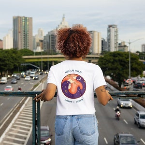 Moon Damen Shirt 100% Bio Baumwolle Taillierte Passform Organic Fem T-Shirt Dream Wild Moon Child Digital Druck Nachhaltig immagine 7